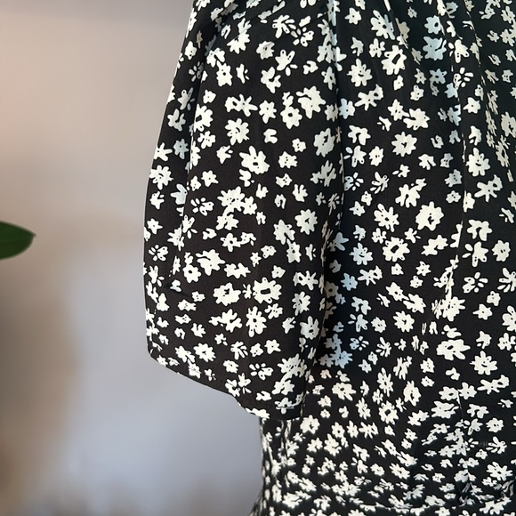 Size small black-and-white floral dress - Picture 3 of 4